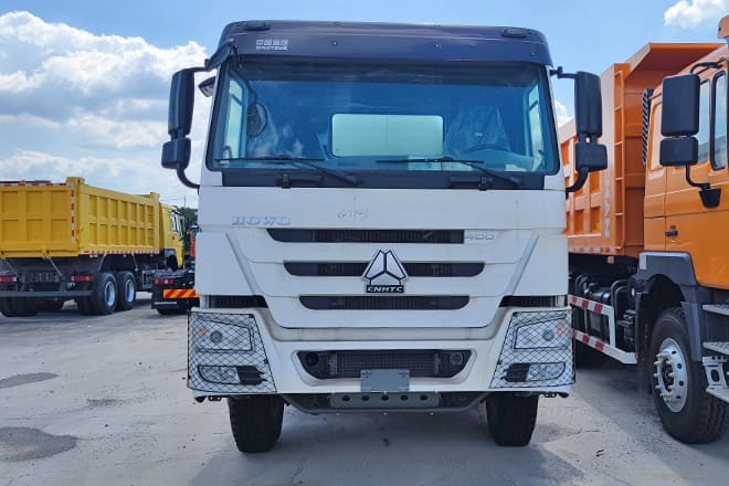 SINOTRUK Howo 400 Diesel Tanker Truck for Sale in Nigeria - Камион цистерна: снимка 3 SINOTRUK Howo 400 Diesel Tanker Truck for Sale in Nigeria - Камион цистерна: снимка 3
