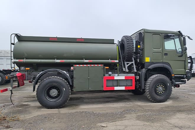 SINOTRUK Howo 4X2 Small Fuel Tanker Truck for Sale in Zambia - Камион цистерна: снимка 2 SINOTRUK Howo 4X2 Small Fuel Tanker Truck for Sale in Zambia - Камион цистерна: снимка 2
