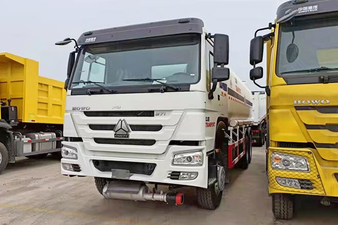 SINOTRUK Howo 6X4 Oil Truck Price for Sale in Djibouti - Камион цистерна: снимка 2 SINOTRUK Howo 6X4 Oil Truck Price for Sale in Djibouti - Камион цистерна: снимка 2
