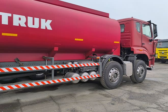 SINOTRUK Howo NX380 Diesel Tanker Truck for Sale in Tanzania - Камион цистерна: снимка 4 SINOTRUK Howo NX380 Diesel Tanker Truck for Sale in Tanzania - Камион цистерна: снимка 4
