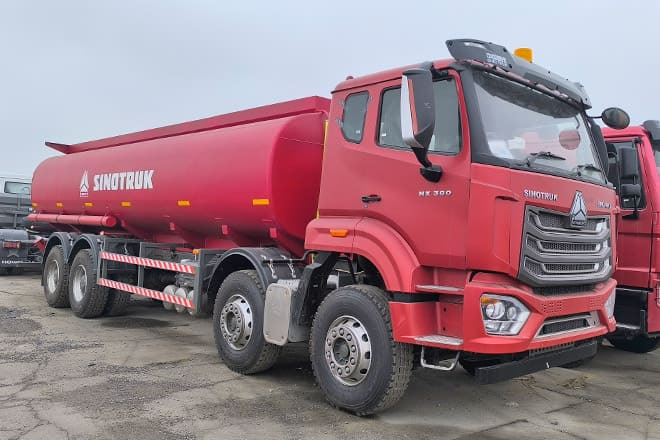 SINOTRUK Howo NX380 Diesel Tanker Truck for Sale in Tanzania - Камион цистерна: снимка 1 SINOTRUK Howo NX380 Diesel Tanker Truck for Sale in Tanzania - Камион цистерна: снимка 1