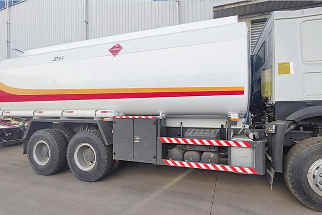 SINOTRUK Sinotruk Howo Fuel Tanker Truck Price for Sale in Ghana - Камион цистерна: снимка 2 SINOTRUK Sinotruk Howo Fuel Tanker Truck Price for Sale in Ghana - Камион цистерна: снимка 2