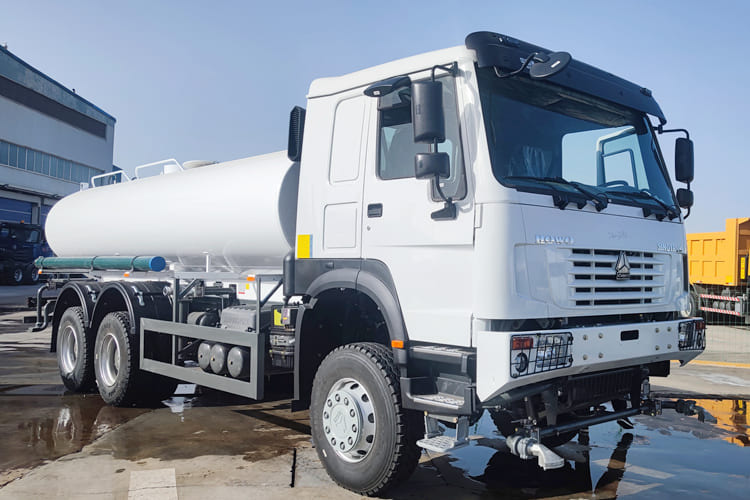 SINOTRUK Sinotruk Water Tanker Truck for Sale in Jamaica - Камион цистерна: снимка 2 SINOTRUK Sinotruk Water Tanker Truck for Sale in Jamaica - Камион цистерна: снимка 2