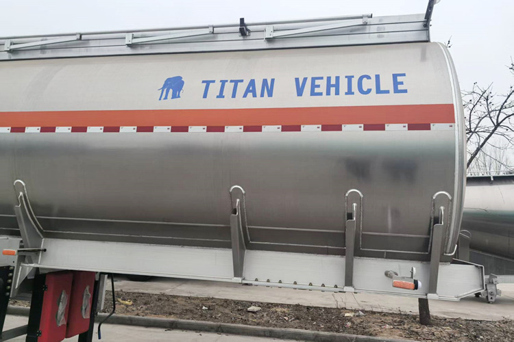 TITAN 3 Axle 42000liter Aluminum Tanker Trailer for Sale in Mali - Полуремарке цистерна: снимка 3 TITAN 3 Axle 42000liter Aluminum Tanker Trailer for Sale in Mali - Полуремарке цистерна: снимка 3