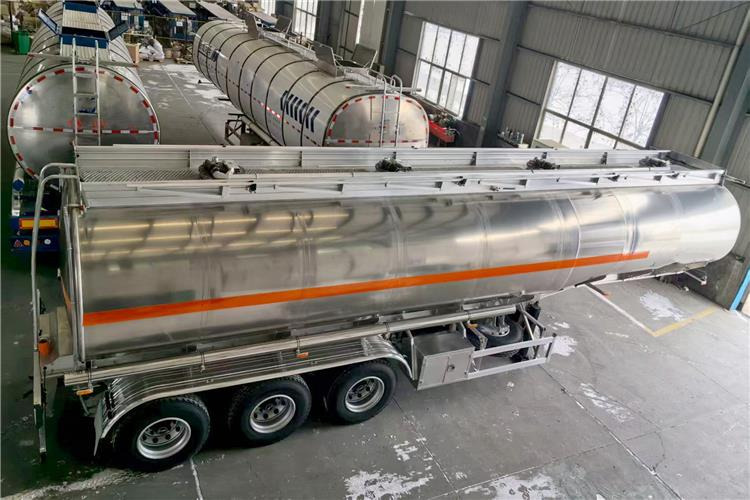 TITAN 3 Axle 45000 L Aluminum Tanker Trailer for Sale In Zimbabwe - Полуремарке цистерна: снимка 2 TITAN 3 Axle 45000 L Aluminum Tanker Trailer for Sale In Zimbabwe - Полуремарке цистерна: снимка 2