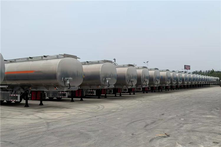 TITAN 3 Axle 45000 L Aluminum Tanker Trailer for Sale In Zimbabwe - Полуремарке цистерна: снимка 4 TITAN 3 Axle 45000 L Aluminum Tanker Trailer for Sale In Zimbabwe - Полуремарке цистерна: снимка 4