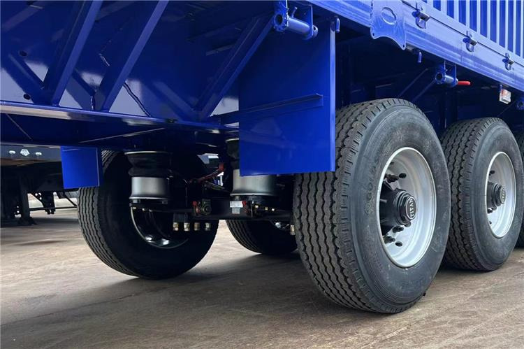 TITAN 3 Axle Cargo Fence Trailer with Air Suspension Transport Animal - За превоз на животни полуремарке: снимка 3 TITAN 3 Axle Cargo Fence Trailer with Air Suspension Transport Animal - За превоз на животни полуремарке: снимка 3