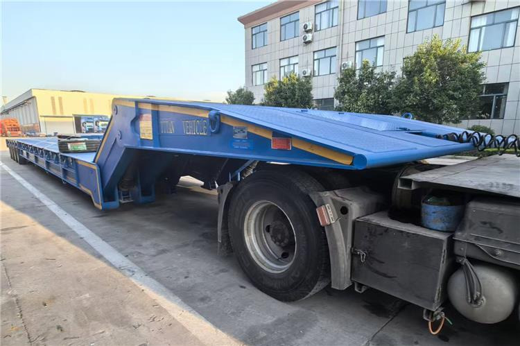 TITAN 4 Line 8 Axle Folding Gooseneck Trailer for Sale In Sudan - Нискорамна площадка полуремарке: снимка 2 TITAN 4 Line 8 Axle Folding Gooseneck Trailer for Sale In Sudan - Нискорамна площадка полуремарке: снимка 2