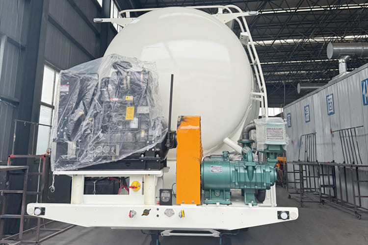 TITAN Dry Bulk Tanker Trailer for Sale in Saudi Arabia - Полуремарке цистерна: снимка 3 TITAN Dry Bulk Tanker Trailer for Sale in Saudi Arabia - Полуремарке цистерна: снимка 3