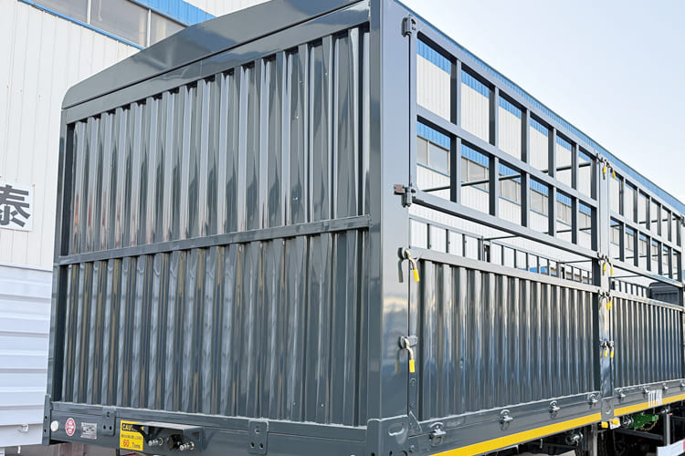 TITAN Fence Semi Trailer for Sale in Kenya - За превоз на животни полуремарке: снимка 4 TITAN Fence Semi Trailer for Sale in Kenya - За превоз на животни полуремарке: снимка 4