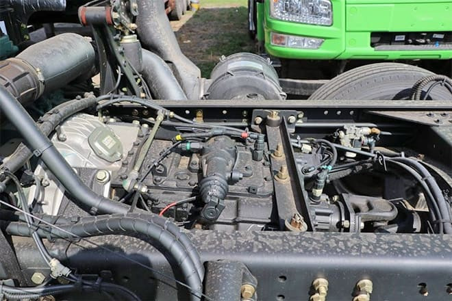 FAW New FAW JIEFANG Trucks for Sale in Qatar - Влекач: снимка 4 FAW New FAW JIEFANG Trucks for Sale in Qatar - Влекач: снимка 4