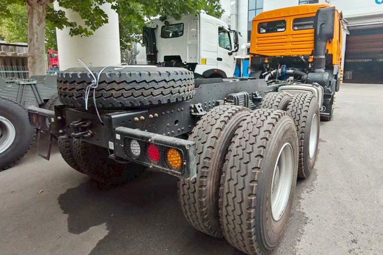 SHACMAN F3000 Shacman Truck Head for Sale in Saudi Arabia - Влекач: снимка 3 SHACMAN F3000 Shacman Truck Head for Sale in Saudi Arabia - Влекач: снимка 3