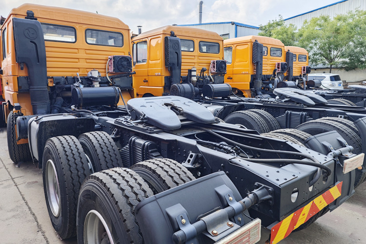 SHACMAN Used Shacman Truck Tractor for Sale in Jamaica - Влекач: снимка 3 SHACMAN Used Shacman Truck Tractor for Sale in Jamaica - Влекач: снимка 3