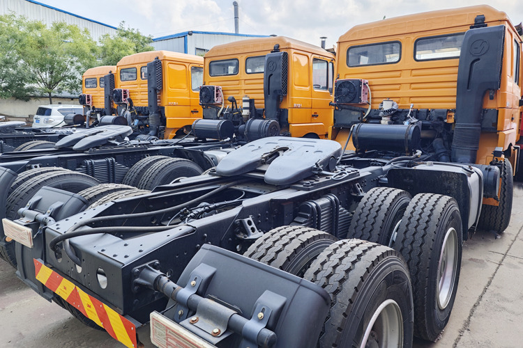 SHACMAN Used Shacman Truck Tractor for Sale in Jamaica - Влекач: снимка 4 SHACMAN Used Shacman Truck Tractor for Sale in Jamaica - Влекач: снимка 4