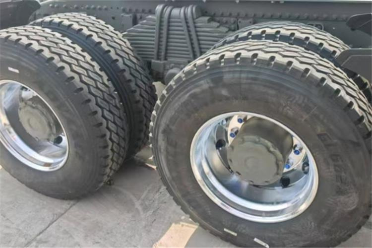 SINOTRUK Hohan Truck Head 6x4 for Sale In Nigeria - Влекач: снимка 2 SINOTRUK Hohan Truck Head 6x4 for Sale In Nigeria - Влекач: снимка 2