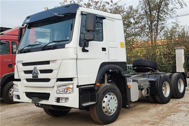 SINOTRUK Howo 380 hp 6x4 Truck Heafd for Sale In Nigeria Lagos - Влекач: снимка 1 SINOTRUK Howo 380 hp 6x4 Truck Heafd for Sale In Nigeria Lagos - Влекач: снимка 1