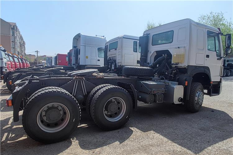 SINOTRUK Howo 400hp Truck Tractor Price with Weichai Engine In Guinea - Влекач: снимка 3 SINOTRUK Howo 400hp Truck Tractor Price with Weichai Engine In Guinea - Влекач: снимка 3