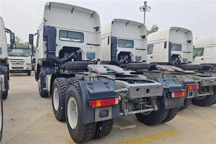 Sinotruk Used Howo Truck 400HP Tractor 6x4 Price for Sale In Tanzania - Влекач: снимка 3 Sinotruk Used Howo Truck 400HP Tractor 6x4 Price for Sale In Tanzania - Влекач: снимка 3