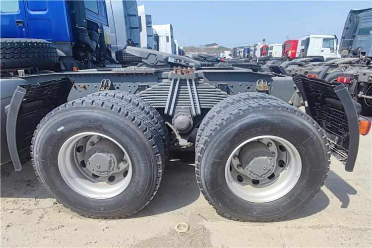 Sinotruk Used Howo 400hp 6x4 Truck Tractor for Sale In Nigeria - Влекач: снимка 4 Sinotruk Used Howo 400hp 6x4 Truck Tractor for Sale In Nigeria - Влекач: снимка 4