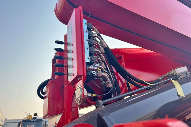 XCMG 20 40Ft Container Side Loader for Sale in Tanzania - Контейнеровоз/ Сменна каросерия полуремарке: снимка 2 XCMG 20 40Ft Container Side Loader for Sale in Tanzania - Контейнеровоз/ Сменна каросерия полуремарке: снимка 2