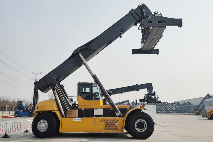 XCMG Container Reach Stacker for Sale in Ghana - Контейнерен товарач: снимка 1 XCMG Container Reach Stacker for Sale in Ghana - Контейнерен товарач: снимка 1