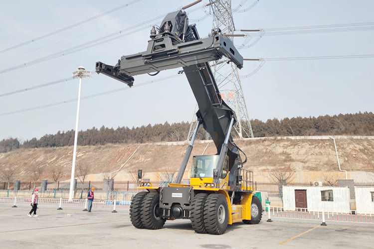XCMG Container Reach Stacker for Sale in Ghana - Контейнерен товарач: снимка 3 XCMG Container Reach Stacker for Sale in Ghana - Контейнерен товарач: снимка 3