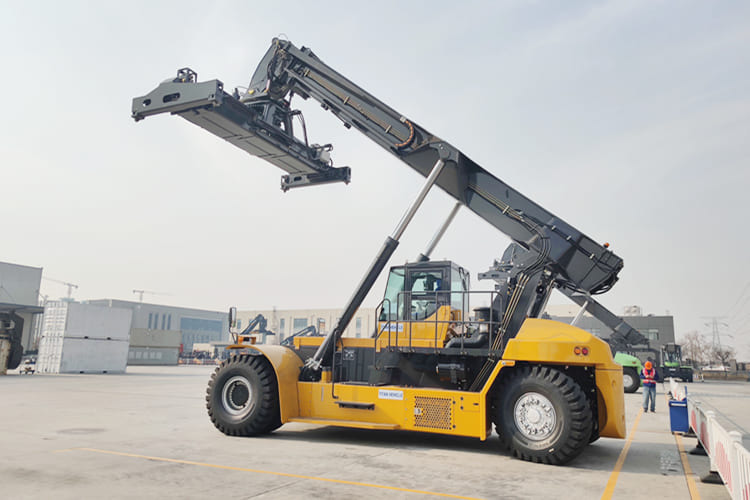 XCMG Container Reach Stacker for Sale in Ghana - Контейнерен товарач: снимка 4 XCMG Container Reach Stacker for Sale in Ghana - Контейнерен товарач: снимка 4