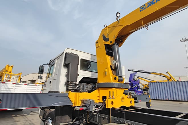 XCMG Lorry Mounted Crane for Sale in Brazil - Камион с кран: снимка 4 XCMG Lorry Mounted Crane for Sale in Brazil - Камион с кран: снимка 4