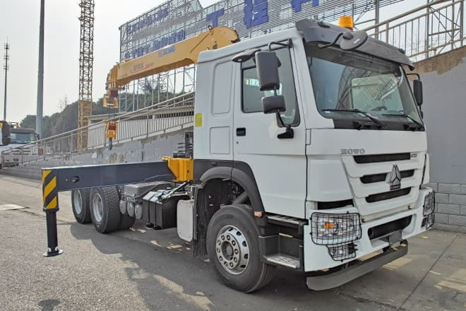 XCMG Lorry Mounted Crane for Sale in Brazil - Камион с кран: снимка 2 XCMG Lorry Mounted Crane for Sale in Brazil - Камион с кран: снимка 2