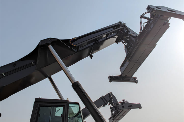 XCMG Reach Stacker Price for Sale in Guyana - Контейнерен товарач: снимка 5 XCMG Reach Stacker Price for Sale in Guyana - Контейнерен товарач: снимка 5