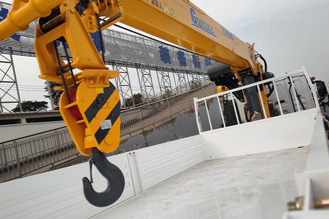 XCMG Truck Mounted Crane for Sale in Algeria - Камион с кран: снимка 4 XCMG Truck Mounted Crane for Sale in Algeria - Камион с кран: снимка 4