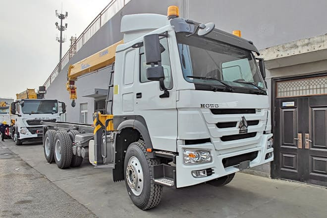 XCMG Truck Mounted Crane with Hydraulic Boom Capacity for Sale in Kenya - Камион с кран: снимка 2 XCMG Truck Mounted Crane with Hydraulic Boom Capacity for Sale in Kenya - Камион с кран: снимка 2