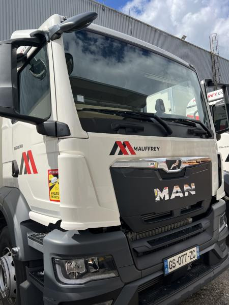 MAN TGS 18.360 - Камион фургон: снимка 1 MAN TGS 18.360 - Камион фургон: снимка 1