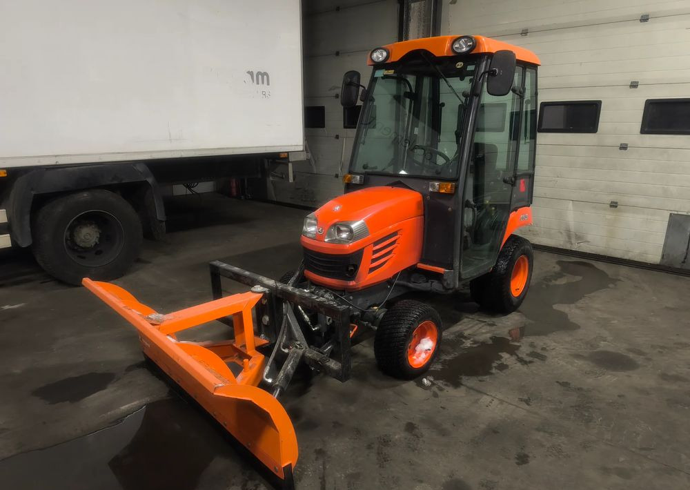 Kubota BX350 4x4 Traktorek komunalny kosiarka pług piaskarka pełen osprzęt - Трактор за комунални дейности: снимка 2 Kubota BX350 4x4 Traktorek komunalny kosiarka pług piaskarka pełen osprzęt - Трактор за комунални дейности: снимка 2