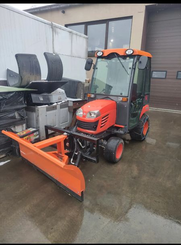 Kubota BX350 4x4 Traktorek komunalny kosiarka pług piaskarka pełen osprzęt - Трактор за комунални дейности: снимка 5 Kubota BX350 4x4 Traktorek komunalny kosiarka pług piaskarka pełen osprzęt - Трактор за комунални дейности: снимка 5