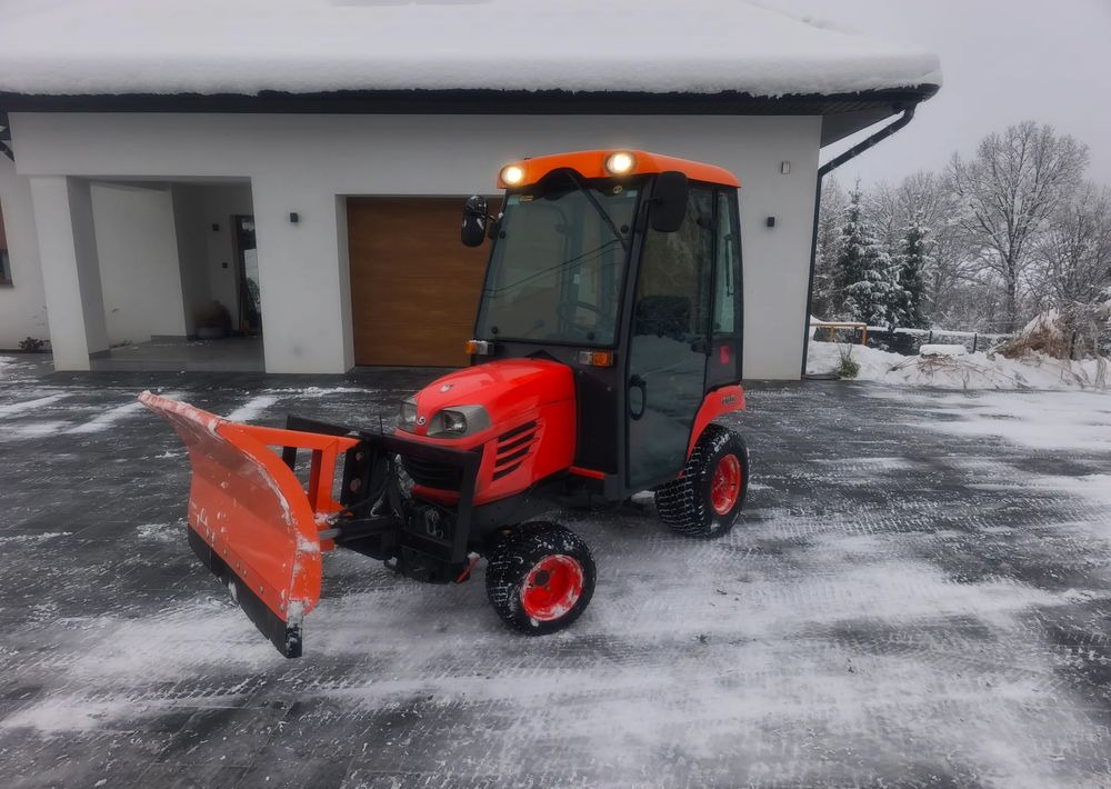 Kubota BX350 4x4 Traktorek komunalny kosiarka pług piaskarka pełen osprzęt - Трактор за комунални дейности: снимка 1 Kubota BX350 4x4 Traktorek komunalny kosiarka pług piaskarka pełen osprzęt - Трактор за комунални дейности: снимка 1