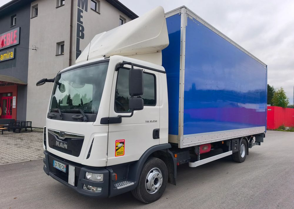 MAN TGL 12.250 kontener 6,2 , winda - Камион фургон: снимка 1 MAN TGL 12.250 kontener 6,2 , winda - Камион фургон: снимка 1