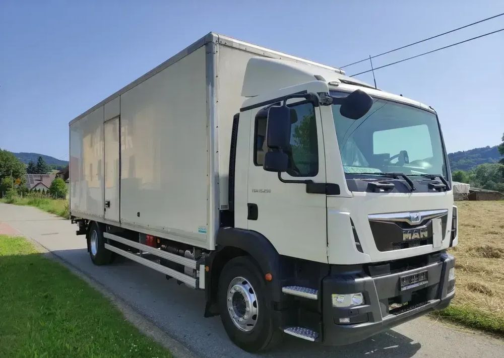 MAN TGM 15.290 kontener , winda - Камион фургон: снимка 1 MAN TGM 15.290 kontener , winda - Камион фургон: снимка 1