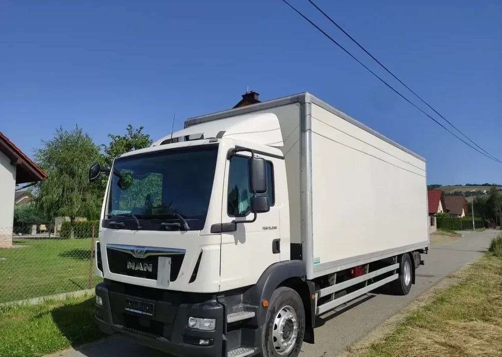 MAN TGM 15.290 kontener , winda - Камион фургон: снимка 2 MAN TGM 15.290 kontener , winda - Камион фургон: снимка 2