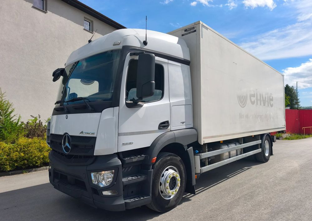 Mercedes-Benz ACTROS 18.360 kontener 18 p , winda - Камион фургон: снимка 2 Mercedes-Benz ACTROS 18.360 kontener 18 p , winda - Камион фургон: снимка 2