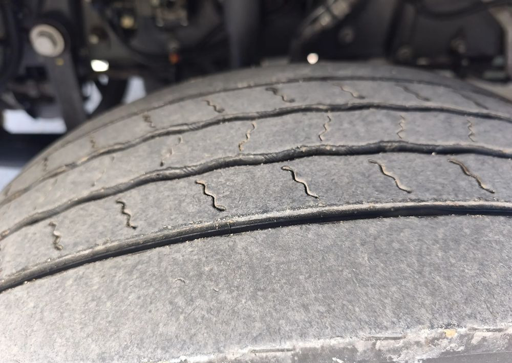 Renault GAMA D 12.210 chłodnia izoterma 14 palet poduszka - Рефрижератор камион: снимка 5 Renault GAMA D 12.210 chłodnia izoterma 14 palet poduszka - Рефрижератор камион: снимка 5