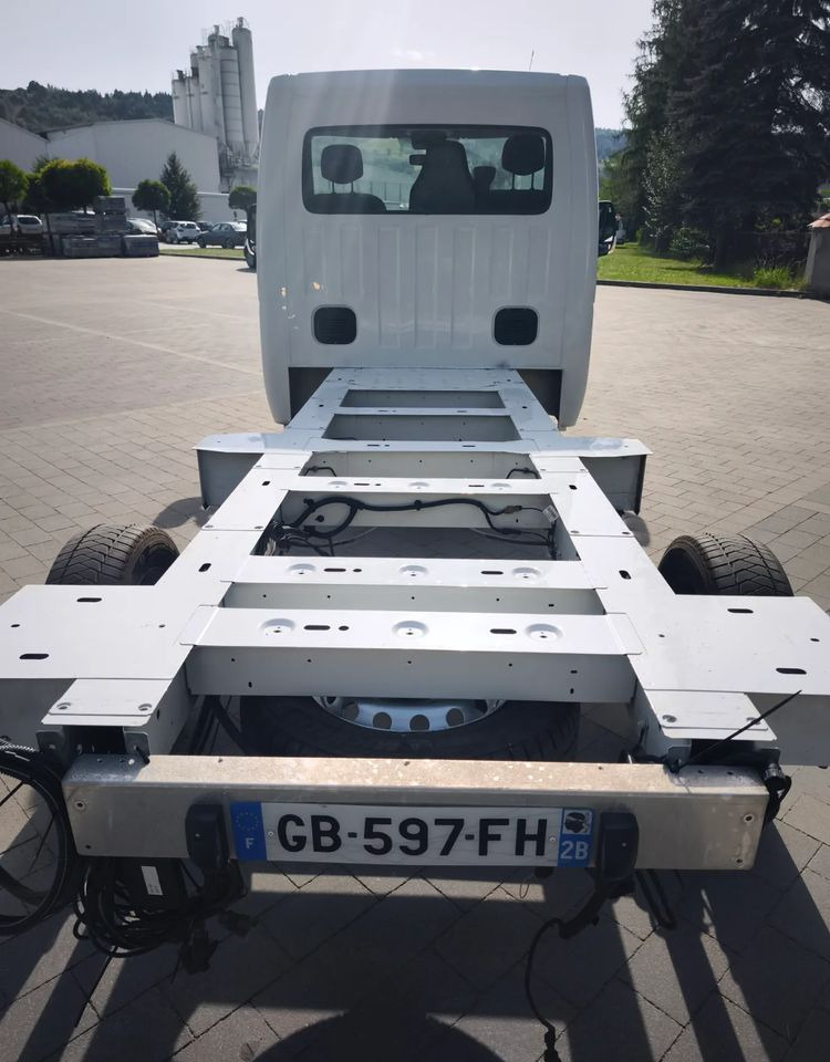 Renault MASTER 2,3 rama do zabudowy po obsłudze gotowy do jazdy - Шаси кабина: снимка 5 Renault MASTER 2,3 rama do zabudowy po obsłudze gotowy do jazdy - Шаси кабина: снимка 5