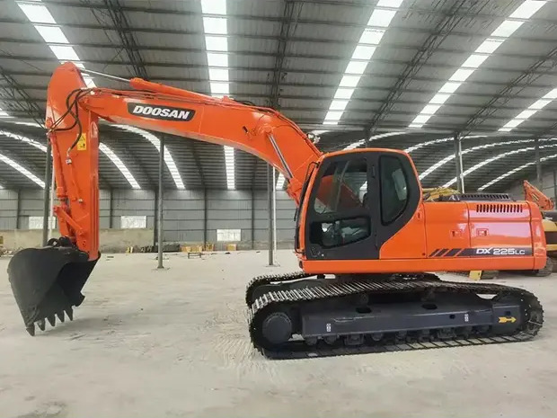 2022 Doosan DX225 - Верижен багер: снимка 3 2022 Doosan DX225 - Верижен багер: снимка 3