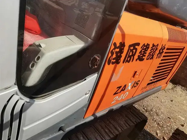 Лизинг на  2022 Hitachi ZX240 2022 Hitachi ZX240: снимка 6