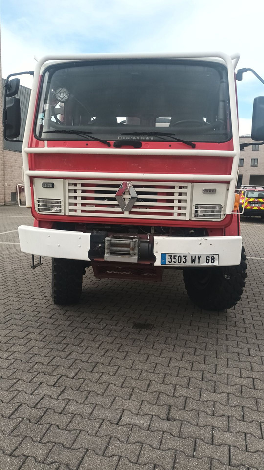 A vendre RENAULT M210 camion pompier feux de forêt - Пожарна кола: снимка 1 A vendre RENAULT M210 camion pompier feux de forêt - Пожарна кола: снимка 1