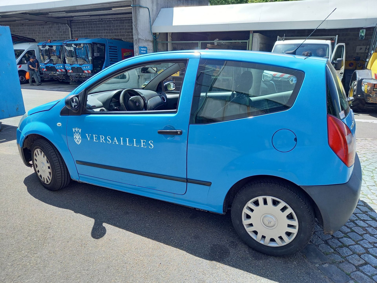 CITROEN C2 - Voiture berline commerciale essence - 3 portes - Седан: снимка 4 CITROEN C2 - Voiture berline commerciale essence - 3 portes - Седан: снимка 4