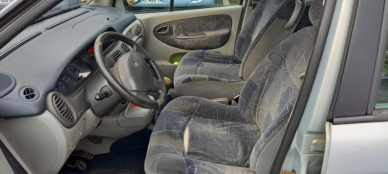 MEGANE ESSENCE (241) - Лек автомобил: снимка 4 MEGANE ESSENCE (241) - Лек автомобил: снимка 4