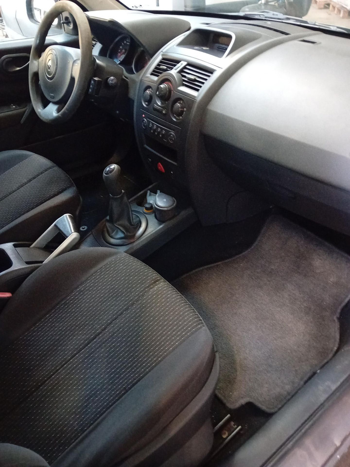 Renault Mégane 2 1.4l 6cv fiscaux 82 cv DIN - Хечбек: снимка 4 Renault Mégane 2 1.4l 6cv fiscaux 82 cv DIN - Хечбек: снимка 4