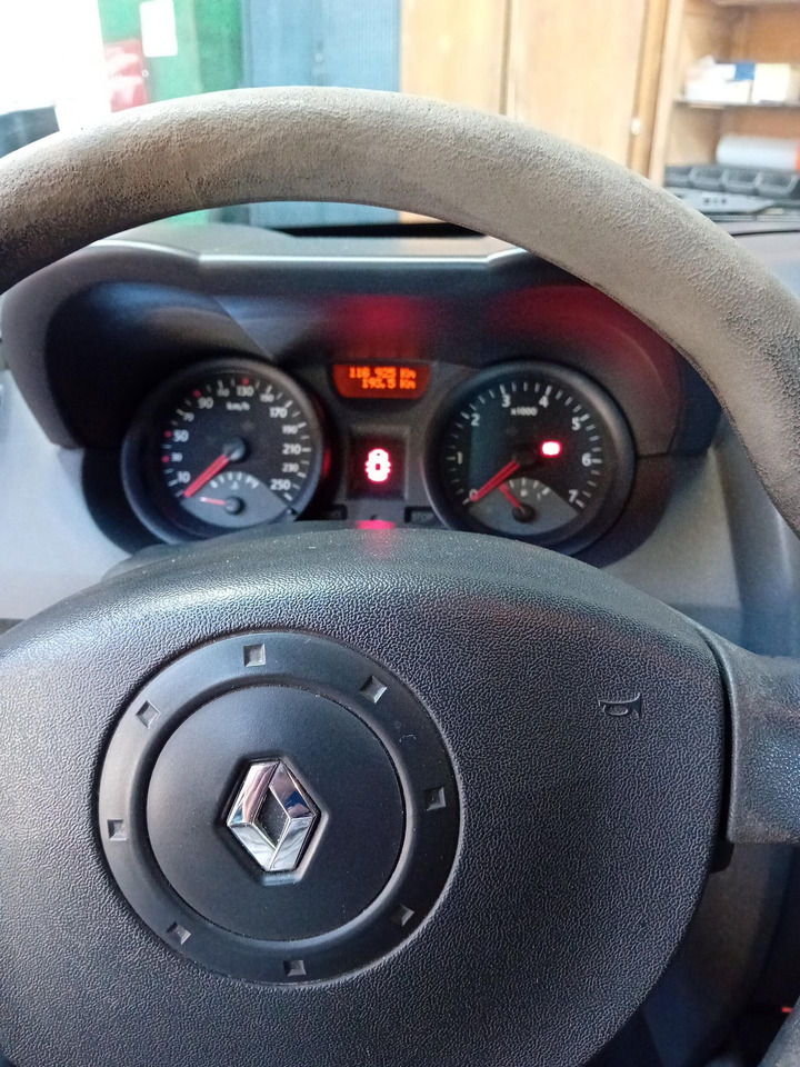 Renault Mégane 2 1.4l 6cv fiscaux 82 cv DIN - Хечбек: снимка 2 Renault Mégane 2 1.4l 6cv fiscaux 82 cv DIN - Хечбек: снимка 2