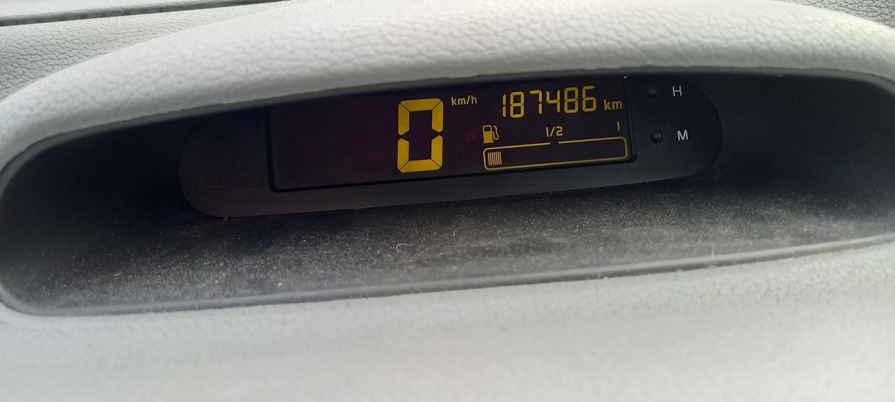 TWINGO ESSENCE (267) - Лек автомобил: снимка 4 TWINGO ESSENCE (267) - Лек автомобил: снимка 4